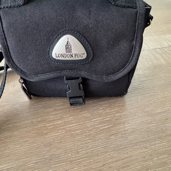 London Fog Black Camera Bag Sleek - Picture 2 of 8